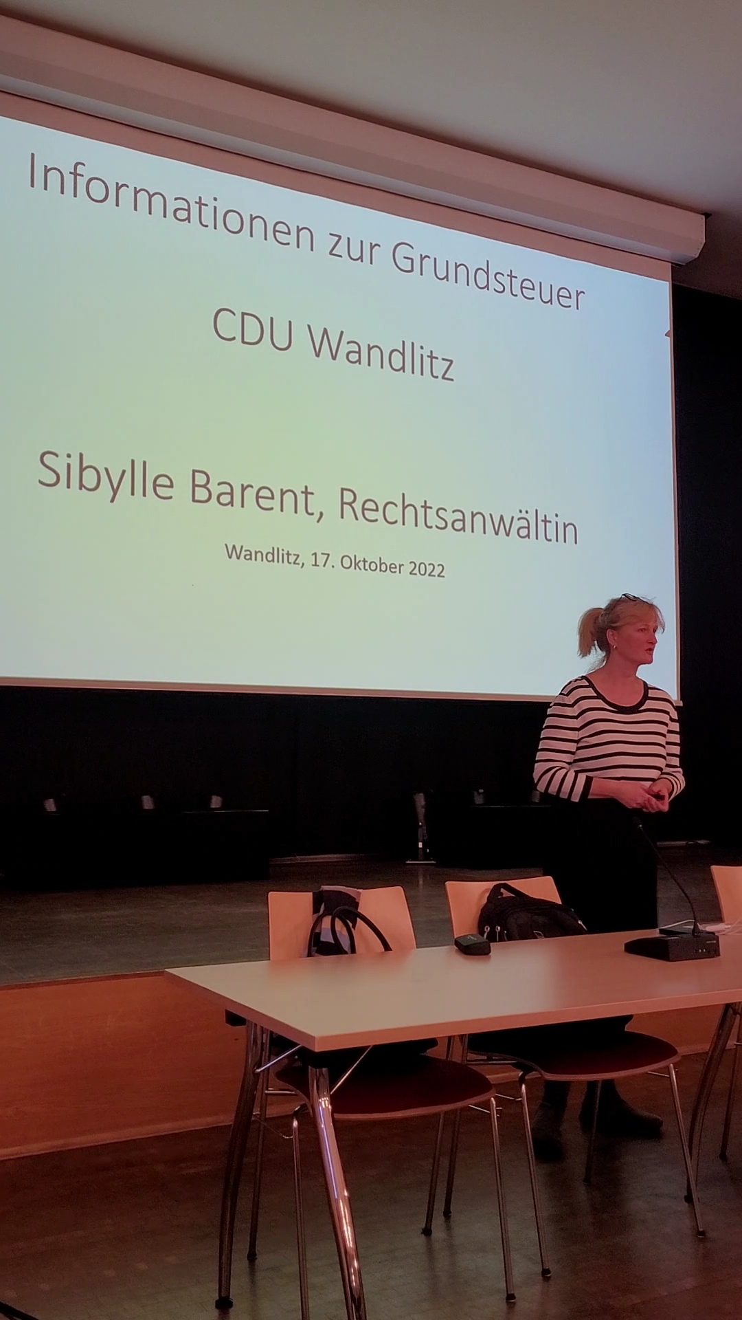 Sibylle Barent beim Vortrag in Wandlitz